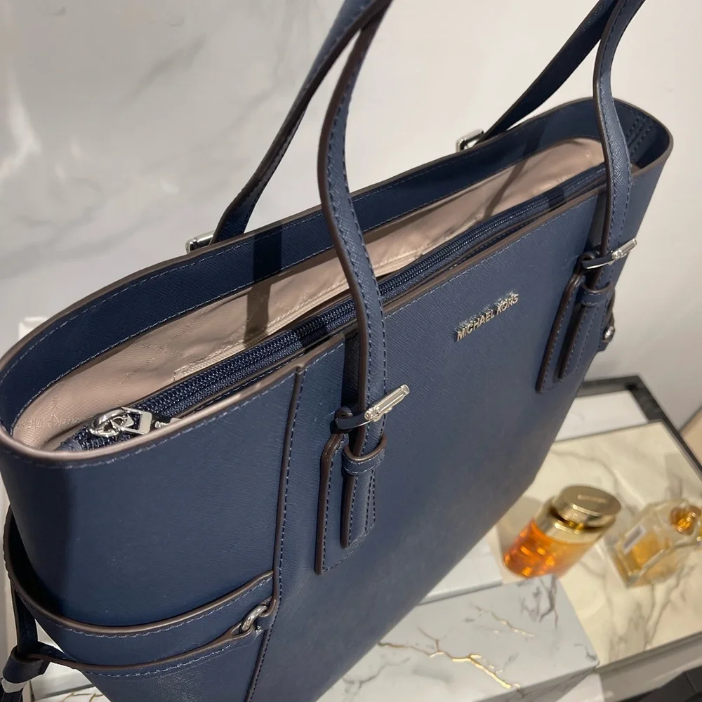 MICHAEL KORS Voyager Large Saffiano Leather EW Tote Shoulder Bag Navy NWT